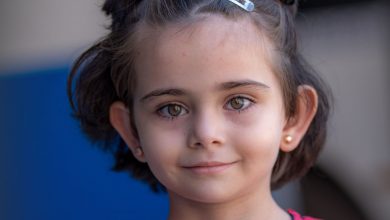 طفلة في معبر باب الهوى - سوريا